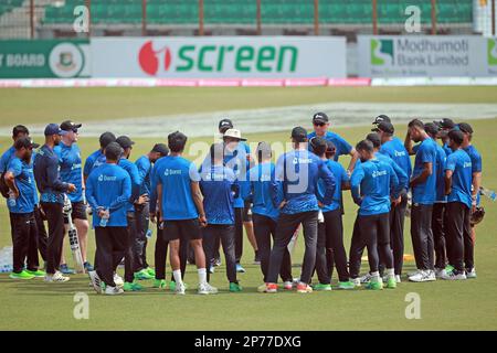 Head Coach Chandika Hathurusingha (C) address to the players during the  Bangladesh T20 Cricket Team attends practice ahead of the first match of the Stock Photo