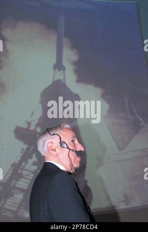 Ed Harris Film: Apollo 13 (USA 1995) Characters: Gene Kranz Director ...