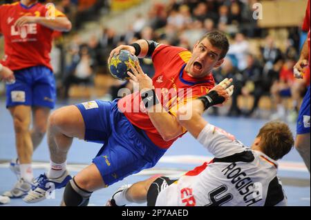 Julen Aguinagalde Akizu of Spain shoots during the Men's Handball World Championship Group A match Spain vs Germany in Kristianstad, Sweden, Monday, Jan. 17 2011. (AP Photo / Patric Soderstrom) SWEDEN OUT