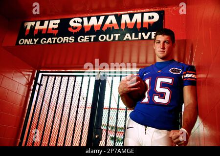 Florida Gators quarterback Tim Tebow warms up prior to the 2009