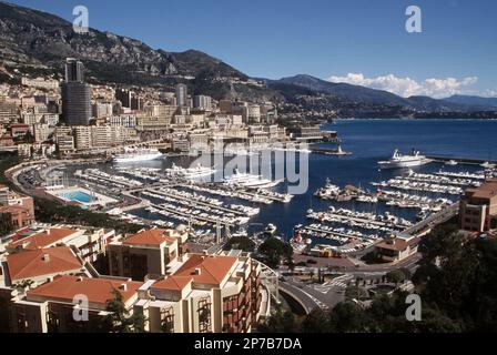 Blick auf den Jachthafen des Fürstentums von Monaco im Juli 1998. Das als Steuerparadies geltende Fürstentum ist in Zusammenhang mit Ermittlungen im S Stock Photo