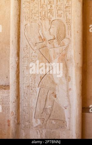 Egypt, Saqqara,  tomb of Horemheb,  north wall of the inner court, pilaster : Horemheb (with an added uraeus) praying. Stock Photo