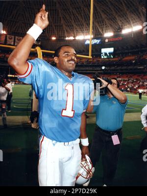 1991: Quarterback Warren Moon of the Houston Oilers drops back to pass  during the Oilers game versus a Denver Broncos at Mile High Stadium in  Denver, CO. (Icon Sportswire via AP Images