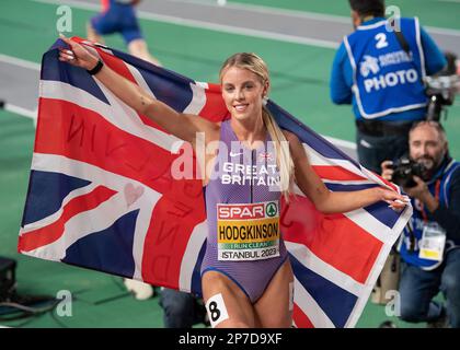 Keely Hodgkinson of Great Britain & NI competing in the women’s 800m final at the European Indoor Athletics Championships at Ataköy Athletics Arena in Stock Photo