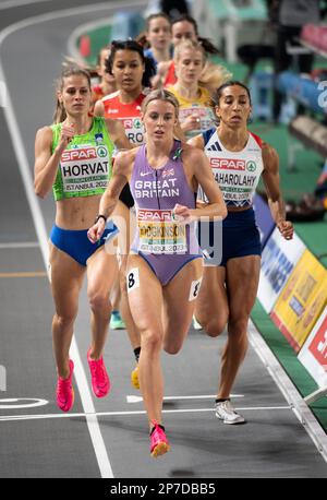 Keely Hodgkinson of Great Britain & NI competing in the women’s 800m final at the European Indoor Athletics Championships at Ataköy Athletics Arena in Stock Photo