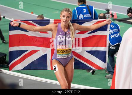 Keely Hodgkinson of Great Britain & NI competing in the women’s 800m final at the European Indoor Athletics Championships at Ataköy Athletics Arena in Stock Photo