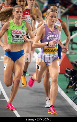 Keely Hodgkinson of Great Britain & NI competing in the women’s 800m final at the European Indoor Athletics Championships at Ataköy Athletics Arena in Stock Photo