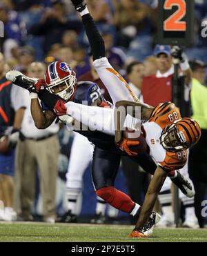 Cincinnati Bengals Jerome Simpson makes a touchdown against the Seattle  Seahawks in the first half of an NFL football game, Sunday, Oct. 30, 2011,  in Seattle. (AP Photo/Ted S. Warren Stock Photo 