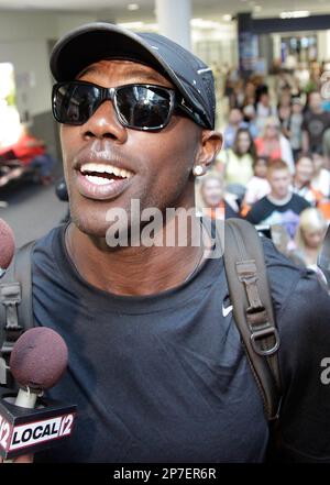 New Cincinnati Bengals wide receiver Peter Warrick talks with reporters  during a news conference at Spinney Field in Cincinnati Monday, June 5,  2000. Warrick, who signed a seven year $42 million deal