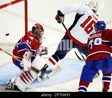 Montreal Canadiens defenceman Andrei Markov (79) ties up Florida Panthers  right wing Jaromir Jagr (68) during second period NHL hockey action in  Montreal, Thursday, March 30, 2017. THE CANADIAN PRESS/Ryan Remiorz Stock  Photo - Alamy