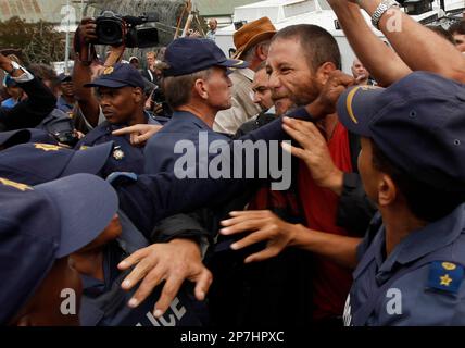 Followers of slain Afrikaner Weerstandsbeweging (AWB) leader