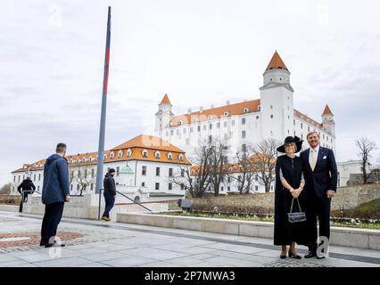 BRATISLAVA - King Willem-Alexander and Queen Maxima during a photo opportunity at Bratislava Castle on the second day of the three-day state visit to Slovakia. ANP REMKO DE WAAL netherlands out - belgium out Stock Photo