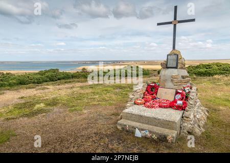 The memorial to the soldiers of 2 Para, the 2nd battalion of The Parachute Regiment, killed in The Falklands War, near Goose Green, Falkland Islands. Stock Photo