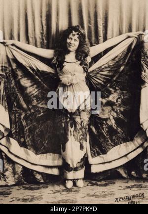 1900 c, FRANCE : The celebrated american dancer of parisian Belle