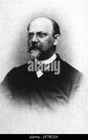 1885 c, ITALY : The celebrated italian psychiatrist and criminologist Cesare LOMBROSO ( Verona 1835 - Torino 1909 ) , founder of Criminal Antropology founded on Physiognomy . - SCIENZIATO - MEDICO - PSICHIATRA - PSICHIATRIA - PSYCHIATRY - FISIOGNOMICA - CRIMINOLOGO - CRIMINOLOGY - CRIMINOLOGIA - occhiali - glasses - barba - baffi - moustache - beard - cravatta papillon - tie - colletto - collar - uomo anziano vecchio - older man - ancient - ritratto - portrait ----  Archivio G.BB Stock Photo