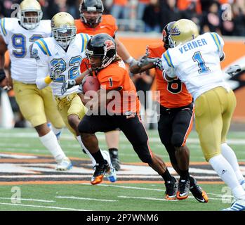 Oregon State's Jacquizz Rodgers (1) scores against Oregon's Spencer  Paysinger (35) during the first half of an NCAA college football game in  Eugene, Ore., Thursday Dec. 3, 2009. Oregon beat Oregon State