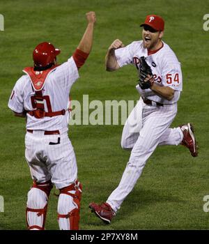 Phillies brad lidge carlos ruiz hi-res stock photography and images - Alamy