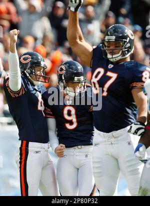 Chicago Bears kicker Robbie Gould (9) and holder Brad Maynard (4