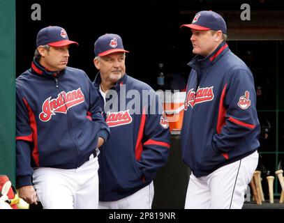 Cleveland Indians outfielder Kenny Lofton, left, talks with hitting coach  Derek Shelton before the Indians' baseball game against the Minnesota  Twins, Friday, July 27, 2007, in Cleveland. Lofton was traded from the