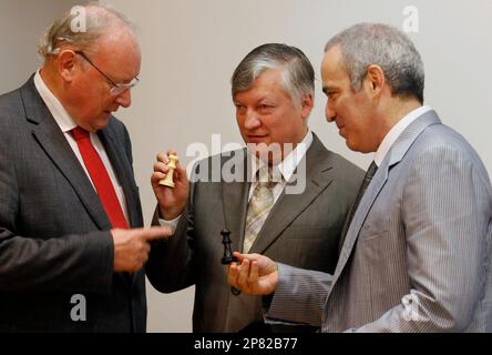 Karpov, Kasparov play 25th anniversary chess rematch