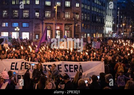 Barcelona, Spain. 08th Mar, 2023. Women with lit torches march along Gran Via street in Barcelona towards the Arc de Triomf during the demonstration. More than 4,000 people marched from Plaza Universitat to the Arc de Triomf in Barcelona as part of International Women's Day to demand their rights and denounce male chauvinist abuses. Credit: SOPA Images Limited/Alamy Live News Stock Photo