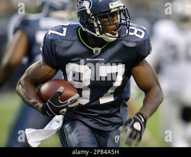 Seattle Seahawks' Ben Obomanu returns a kick against the Arizona Cardinals  during an NFL football game, Sunday, Oct. 18, 2009, in Seattle. (AP  Photo/Ted S. Warren Stock Photo - Alamy