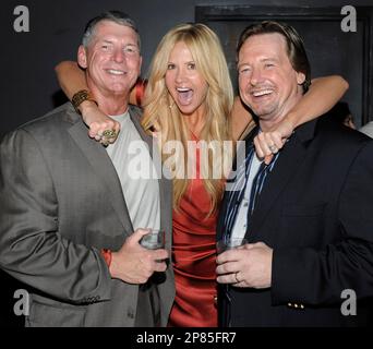 KRT STAND ALONE SPORTS PHOTO SLUGGED: WWEHALLOFFAME KRT PHOTOGRAPH BY  NICOLAS KHAYAT/ABACA PRESS (March 13) Baseball legend Pete Rose, WWE  Chairman Vince McMahon and WWE legend Jesse The Body Ventura pose together