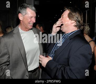 KRT STAND ALONE SPORTS PHOTO SLUGGED: WWEHALLOFFAME KRT PHOTOGRAPH BY  NICOLAS KHAYAT/ABACA PRESS (March 13) Baseball legend Pete Rose, WWE  Chairman Vince McMahon and WWE legend Jesse The Body Ventura pose together