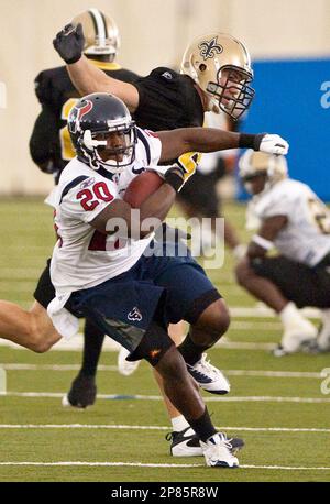 Houston Texans running back Steve Slaton (20) gets by Washington