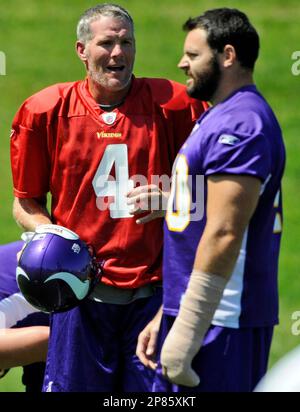 Minnesota Vikings Jim Kleinsasser (40) warms up prior to a game