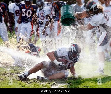 Oakland, California, USA. 13th Nov, 2005. Denver Broncos guard Ben Hamilton  (50) on Sunday, November 13, 2005, in Oakland, California. The Broncos  defeated the Raiders 31-17. Credit: Al Golub/ZUMA Wire/Alamy Live News