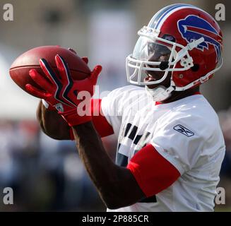 Buffalo Bills wide receiver Terrell Owens runs the ball against the New  England Patriots during the second half of an NFL football game in Orchard  Park, N.Y., on Sunday, Dec. 20, 2009.