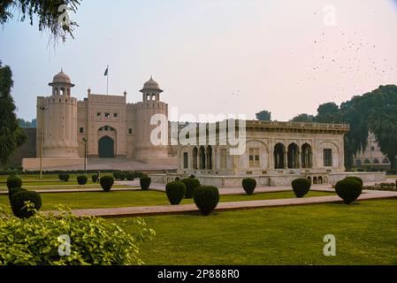 Hazuri Bagh is a garden in Lahore, Punjab, Pakistan, bounded by the Lahore Fort to the east, Badshahi Mosque to the west, the Samadhi of Ranjit Singh Stock Photo