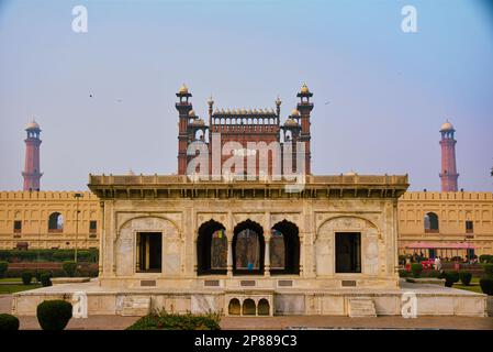 Hazuri Bagh is a garden in Lahore, Punjab, Pakistan, bounded by the Lahore Fort to the east, Badshahi Mosque to the west, the Samadhi of Ranjit Singh Stock Photo