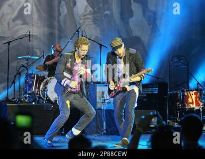 Coldplay (Will Champion) at Beacon Theatre Playing Viva La…