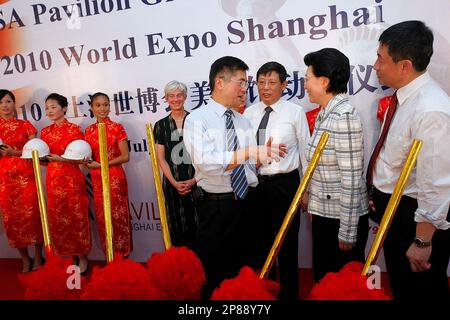 From left to right U.S. Consul General in Shanghai Beatrice Camp