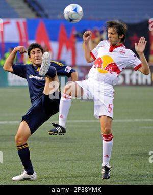 https://l450v.alamy.com/450v/2p88ymk/los-angeles-galaxy-forward-alecko-eskandarian-left-and-new-york-red-bulls-midfielder-albert-celades-vie-for-control-of-the-ball-during-the-first-half-of-an-mls-soccer-game-thursday-july-16-2009-at-giants-stadium-in-east-rutherford-nj-ap-photobill-kostroun-2p88ymk.jpg