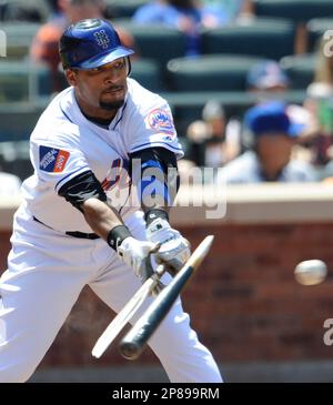 New York Mets' Gary Sheffield hits the 500th home run of his