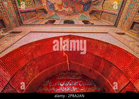 The arch niche at the entrance to the mosque overlooking the Wazir Khan Chowk is richly decorated with flower statues, and has one of Lahore’s earlies Stock Photo