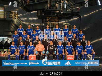 The first division soccer team of Schalke 04 back row left to right