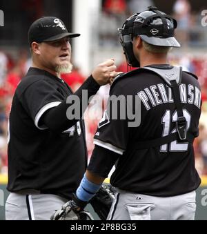 Chicago White Sox pitcher Bobby Jenks against the Minnesota Twins in a  baseball game Thursday, Aug. 19, 2010 in Minneapolis. (AP Photo/Jim Mone  Stock Photo - Alamy