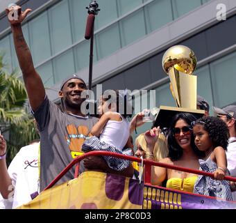 Kobe Bryant's daughter, Natalia, to throw ceremonial first pitch