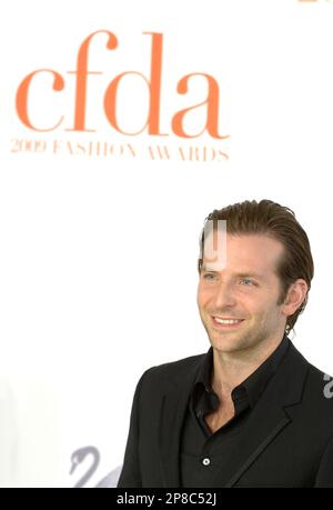 Calvin Klein - Bradley Cooper, 2009 CFDA/Vogue Fashion Fund Awards