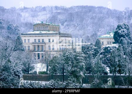 DEU, Deutschland, Nordrhein-Westfalen, Ruhrgebiet, Essen, 08.03.2023: Suedseite der Essener Villa Huegel, einstmals Wohnsitz der Industriellenfamilie Stock Photo