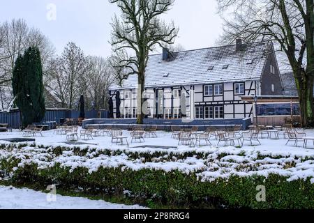 DEU, Deutschland, Nordrhein-Westfalen, Ruhrgebiet, Essen, 08.03.2023: Blick auf das Haus am See, einen Gastronomiebetrieb am Südufer des Essener Balde Stock Photo