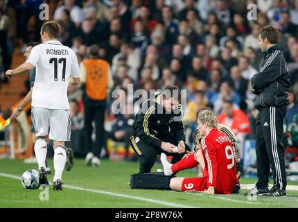 Liverpool's Fernando Torres, right, heads the ball past Real Madrid 's  Pepe, of Brazil, during a Champions League, Round of 16, first leg soccer  match against Real Madrid at the Santiago Bernabeu