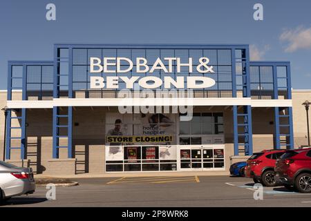 Spring Township, Pennsylvania: March 8, 2023: BedBath & Beyond Store with Store Closing Sign Stock Photo