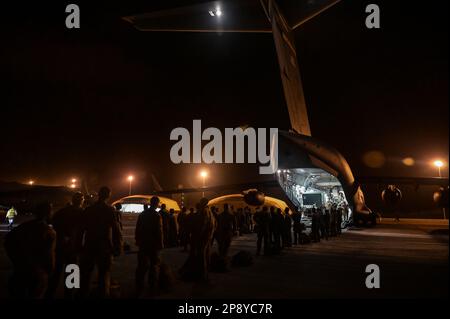 U.S. Army and Royal Thai Army soldiers wait to load equipment onto a U.S. Air Force C-17 Globemaster III, assigned to Joint Base Elmendorf-Richardson, Alaska, during Exercise Cobra Gold 2023 on a flight line at Diego Garcia, British Indian Ocean Territory, Mar. 2, 2023. Cobra Gold, now in its 42nd year, is a Thai-U.S. co-sponsored training event that builds on the long-standing friendship between the two allied nations and brings together a robust multinational force to promote regional peace and security in support of a free and open Indo-Pacific. (U.S. Air Force photo by Staff Sgt. Alan Rick Stock Photo