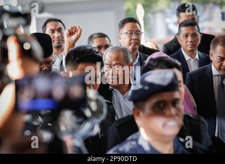 Kuala Lumpur, Malaysia. 10th Mar, 2023. Malaysia's former Prime Minister Muhyiddin Yassin (C) waves as he arrives at Kuala Lumpur courthouse. Muhyiddin Yassin has been charged with four counts of corruption and two charges of money laundering, making him the second former Prime Minister to be accused. Credit: SOPA Images Limited/Alamy Live News Stock Photo