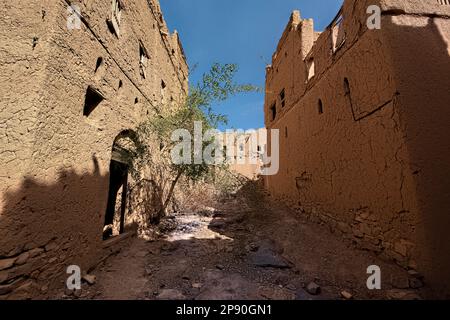 Falling down mud-brick ruins of the old village in Al Hamra, Oman Stock Photo